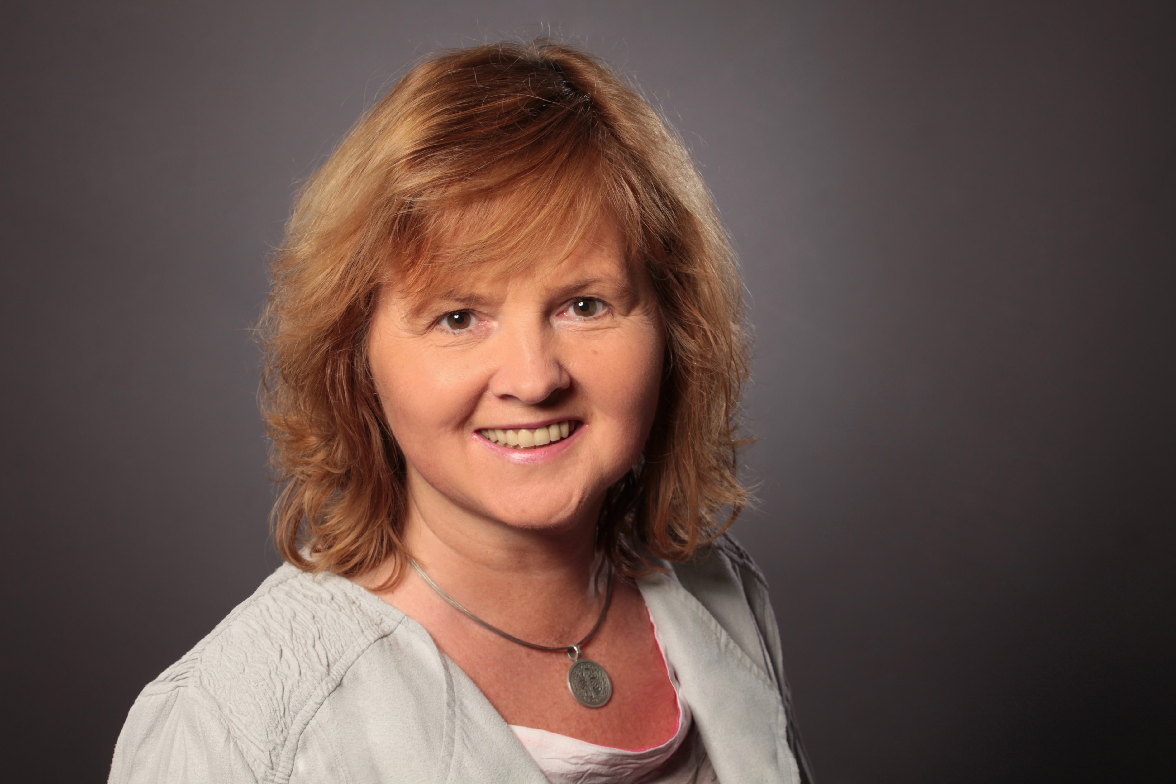 Höne, Annette